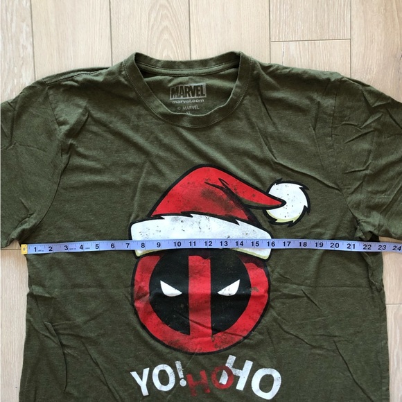 Marvel Deadpool Christmas Santa T Shirt - Picture 6 of 7